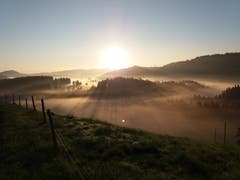 Sonnenaufgang überm Nebel. (Bild: Daniel Bürkler, Ratenpass, 5. September 2018)