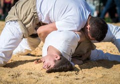 Schwingen (mit Zwilchhose) und Ringen (ohne Zwilchhose) stehen auf dem Programm.