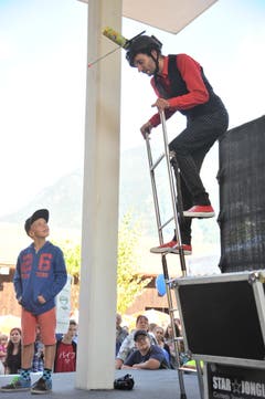 Kaspar Tribelhorn balancierte auf einer Leiter. (Bild: Urs Hanhart, Altdorf, 8. September 2018)