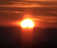 Herangezoomter Sonnenaufgang, über dem Lindenberg. (Bild: Josef Habermacher, 9. September 2018)