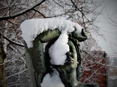 Was so ein Schäumchen Schnee bewirken kann. (Bild: Margrith Imhof-Röthlin, 10. Januar 2019)