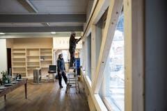 Das Eichwäldli wird von Zimmerleuten notfallmässig stabilisiert. Die Besetzer haben sich aus diesem Raum zurückgezogen. (Bild: Manuela Jans-Koch, 9. Januar 2019)