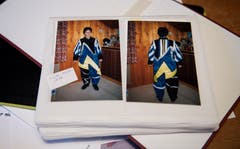 82-jährige Bürerin Martha Odermatt aus Büren näht für Guuggenleute Kleider. Bild: Corinne Glanzmann (Büren, 09. Januar 2019)