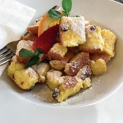Auf der Fürenalp gibt es Kaiserschmarrn. Und die Aussicht gratis dazu. (Bild: PD)