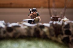 Der Miniatur-Schellenschmied bei der Arbeit. (Bild: Mareyecke Frehner)