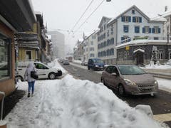Dank der Bemühungen der Schneeräumung ist die Zürcher Strasse am Donnerstagmorgen schwarz geräumt, dank Pflutsch aber immer noch ziemlich rutschig. (Bild: Reto Voneschen - 10. Januar 2019)