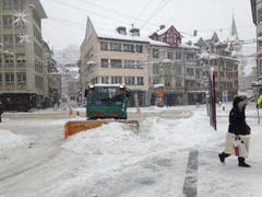 Schneepflug auf dem Marktplatz. (Bild: Reto Voneschen - 10. Januar 2019)