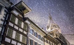 Schneesturm beim Zuger Zytturm. (Bild: Daniel Hegglin, 10. Januar 2019)