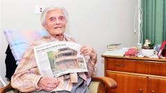 Die Aargauerin Alice Schaufelberger verlor ihren Mann vor 45 Jahren. Seither kämpft sie sich allein durchs Leben. Den goldenen Ehering trägt sie noch heute. (Bild: Hans-Peter Breiter)