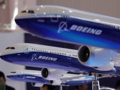 Die Flugzeugbauer Boeing und Embraer rechnen nach postiven Signalen der brasilianischen Regierung mit einem Zusammenschluss noch im laufenden Jahr. (Bild: KEYSTONE/AP/KIN CHEUNG)