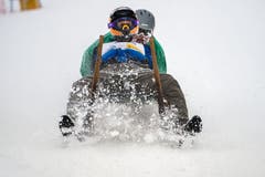 Beim Bremsen wurde besonders viel Schnee aufgewirbelt. (Bild: Eveline Beerkircher (Sattel, 12. Januar 2019))