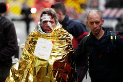 Die Person wurde durch die Explosion verletzt. (Bild: EPA/YOAN VALAT)