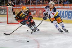 Yannick Zehnder gegen Mark Arcobello. (Marc Schumacher/freshfocus (Bern, 12.01.2019))