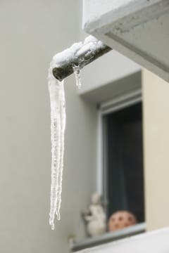 Meine Bitte in diesen Tagen: kleiner Schutzengel - bewahre uns vor grosser Kälte und vor Eiszapfen... (Bild: Georgette Baumgartner-Krieg (Luzern, 12. Januar 2019))