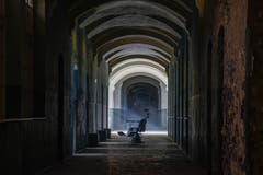 Patrick Seemann-Ricard aus Wollerau spielt mit Licht und Schatten in verlassenen Gebäuden.