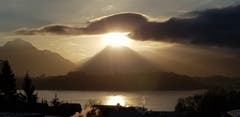 Sonnenaufgang über dem Niederbauen. (Bild: Eduard Baumgartner, 3. Januar 2019)