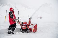 Schneeräumen in Andermatt. (Bild: Nadia Schärli (Andermatt, 14. Januar 2019))