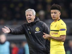 Lucien Favre ist immer bei der Sache - hier auch bei der Einwechslung des Juwels Jadon Sancho (Bild: KEYSTONE/EPA/FRIEDEMANN VOGEL)