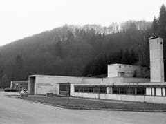 Das Versuchsatomkraftwerks Lucens im Kanton Waadt, aufgenommen am 17. Januar 1989. (KEYSTONE/Str) (Bild: KEYSTONE/STR)