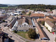 Langenthal erhält den diesjährigen Wakkerpreis für seinen Umgang mit dem baulichen Erbe der Industriegeschichte. Hier im Bild das «Porzi»-Areal in Langenthal. (KEYSTONE/Gaetan Bally) (Bild: KEYSTONE/GAETAN BALLY)