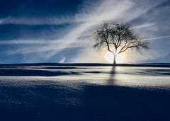 Ein Lichtspiel auf dem Weg nach St. Jost. (Peter Bumbacher (Oberägeri, 16. Januar 2019))