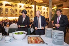Das Buffet in der Lokremise ist eröffnet. (Bild: Urs Bucher, 15. Januar 2019)