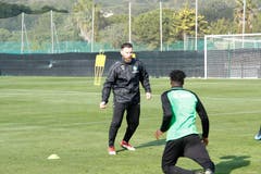 Der neue Assistenztrainer Ioannis Amanatidis in Aktion.