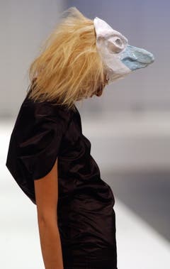 Gwand 2002. Special Guest Tran Hin Phu, Basel stellt seine Mode vor. (Bild: Carmela Odoni)