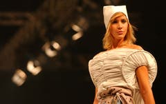Gwand 2002: Die Kollektion von Ensav La Cambre, Brüssel. (Bild: Carmela Odoni)