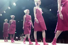 Am 19. Oktober 2000 startete in der Lumag Halle in Luzern das Festival Gwand. Diese Kollektion stammt von der Basler Schule. (Bild: Guido Röösli)