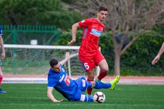 Tomi Juric (unten) bremst Dragos Nedelcu. (Bild: Martin Meienberger (Coin Malaga, 17. Januar 2019))