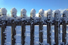 Jetzt geht's dem Schnee an den Kragen. (Bild: Toni Sieber)