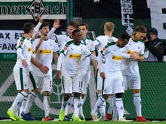 Gemäss Lucien Favre gehören Leipzig (4.) und Hoffenheim (7.) zusammen mit dem drittplatzierten Borussia Mönchengladbach zum erweiterten Kandidatenkreis auf den Titel. Bei den Gladbachern stehen mit Yann Sommer, Nico Elvedi, Michael Lang, Denis Zakaria und Josip Drmic gleich fünf Schweizer im Kader (Bild: KEYSTONE/AP/MARTIN MEISSNER)