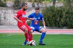 Simon Grether (rechts) im Zweikampf mit Junior Morais. (Bild: Martin Meienberger (Coin Malaga, 17. Januar 2019))