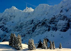 Sonnentag auf der tief verschneiten Schwägalp. (Bild: Hans Adelmann)