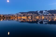 Spiegelungen am Zugersee. (Bild: Daniel Hegglin (Zug, 19. Januar 2019))