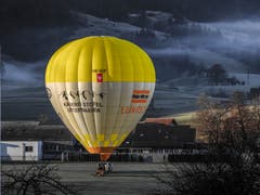 Am Morgen des 1. Januars 2019 geht's in Nesslau zum Start des neuen Jahres in die Luft. (Bild: Renato Maciariello)