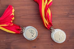 Die Medaillen für die erfolgreichen Teilnehmer am 16. St.Geörgler Kinderskirennen vom Sonntag.