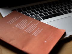 Die elektronische Stimmabgabe ist laut einem überparteilichen Komitee unsicher und intransparent. Deshalb lanciert es eine Volksinitiative für ein E-Voting-Moratorium. (Bild: KEYSTONE/GIAN EHRENZELLER)