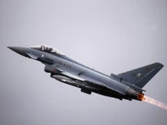 Der Eurofighter ist einer der Jets, die in der Schweiz zur Auswahl stehen. (Bild: Keystone/EPA/VALDA KALNINA)