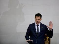 Der selbsternannte Übergangspräsident Venezuelas Juan Guaidó will die Massen gegen die Regierung des südamerikanischen Landes mobilisieren. (Bild: KEYSTONE/AP/FERNANDO LLANO)