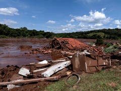 Ein Schlammlawine nach einem Dammbruch hat am Freitag in Brasilien zahlreiche Häuser unter sich begraben. (Bild: KEYSTONE/AP Agencia Nitro/LEO DRUMOND)