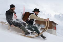 Nico Meier (rechts) und Roman Cavegn aus Sedrun donnerten mit dem Schlitten die Strecke runter. (Bild: Remo Infanger (Andermatt, 26. Januar 2019))