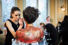 Geschminkt wurde nicht nur das Gesicht, der ganze Körper wurde zum Objekt. (Bild: Jakob Ineichen, Luzern, 27. Januar 2019)