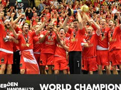 Als erst vierte Mannschaft gewann Dänemark nach EM-Titel und Olympiasieg auch WM-Gold (Bild: KEYSTONE/AP/MARTIN MEISSNER)