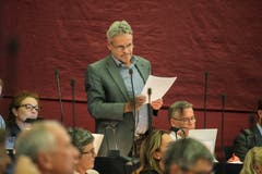 Urs Brücker (GLP), Meggen: «Ich habe gewusst, dass es eng wird. Aber ich bin auch gleich fertig.» GLP-Kantonsrat Urs Brücker (Meggen) timte sein Votum zur Aufgaben- und Finanzreform perfekt. Ergo überraschte ihn der Aufruf von Kantonsratspräsidentin Hildegard Meier-Schöpfer (FDP, Willisau), das Mikrofon abzustellen, nicht.