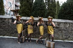 Glitzernde Outfits. (Bild: KEYSTONE/Alexandra Wey, 28. Januar 2019)
