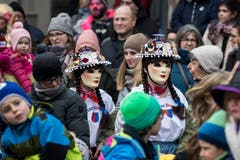 Erster Fasnachtstag mit dem Vorstellen der Damenmasken in Gersau. (Bild: KEYSTONE/Alexandra Wey, 28. Januar 2019)