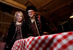 Fasnachtseröffnung Unterägeri: Narrenmutter Michele Iten und Ehrenbadjöggel Fridolin Bossard.(Bild: Stefan Kaiser, 12. Januar 2019)