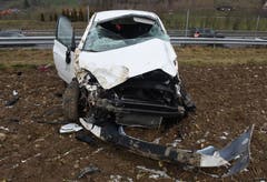 Dagmersellen - 26. Januar 2019Auf der Autobahn A2 in Dagmersellen ereignete sich ein Verkehrsunfall zwischen einem Lieferwagen und einem Auto. Der Personenwagen fuhr nach dem Unfall die Böschung hoch, überschlug sich und kam auf einem Acker zum Stillstand. Die Lenkerin verletzte sich dabei und wurde durch die Rega ins Spital geflogen.